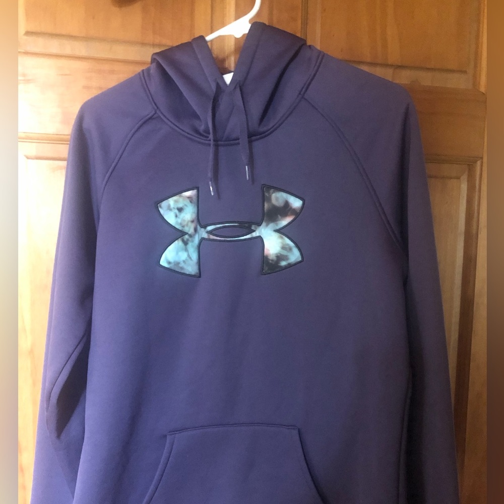 Under Armour women’s size large sweatshirt hoodie. Worn once.